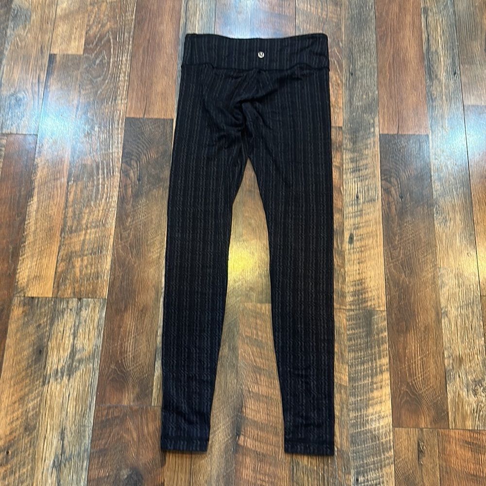 Lululemon leggings 6 (2000A) - Picture 3 of 4
